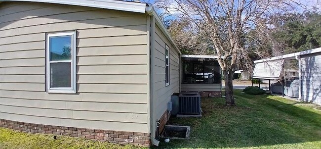 Building Photo - 1725 Hilton Head Blvd