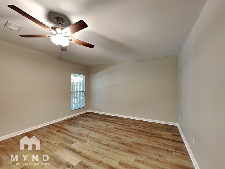 Building Photo - 404 Wedgewood Way