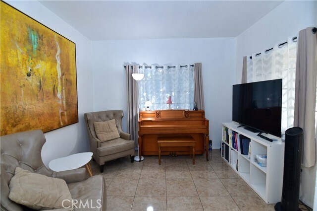 Building Photo - 5 Gaviota