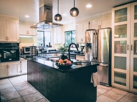 Building Photo - 4001 Fariss Ln