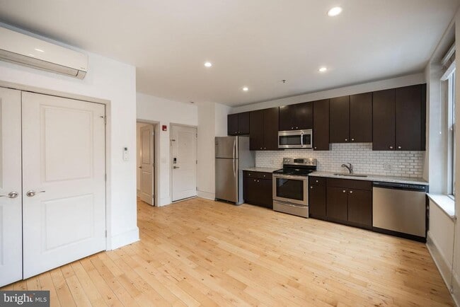 Building Photo - 1310 Spruce St