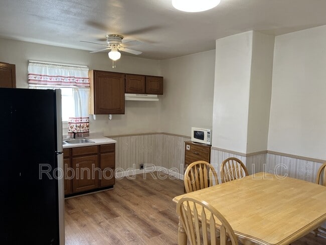 Building Photo - 366 4th St