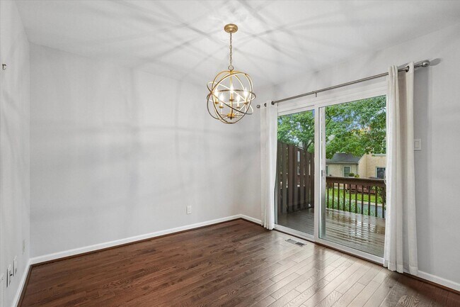 Building Photo - 1604 Cotswald Ct