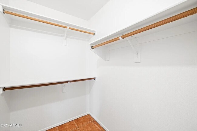 Building Photo - 1083 E Boston Ct