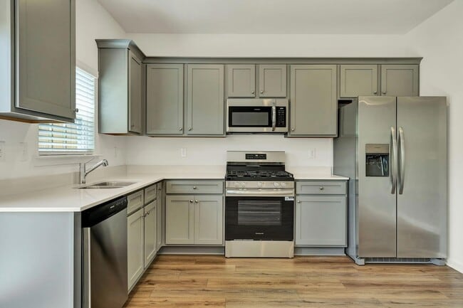 Building Photo - 5010 Highwood Dr