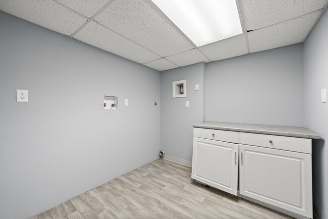 Building Photo - 3 Bedroom Pet Friendly Home For Rent!