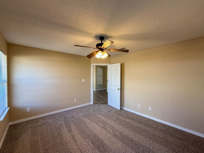 Building Photo - 3 Bedroom 2 Bath Brick Home in Milton!