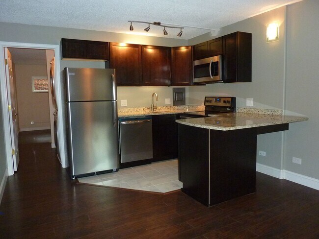 Building Photo - 1BR Near UTK & Downtown Knoxville – Walk to Cumberland Ave & Neyland Stadium!