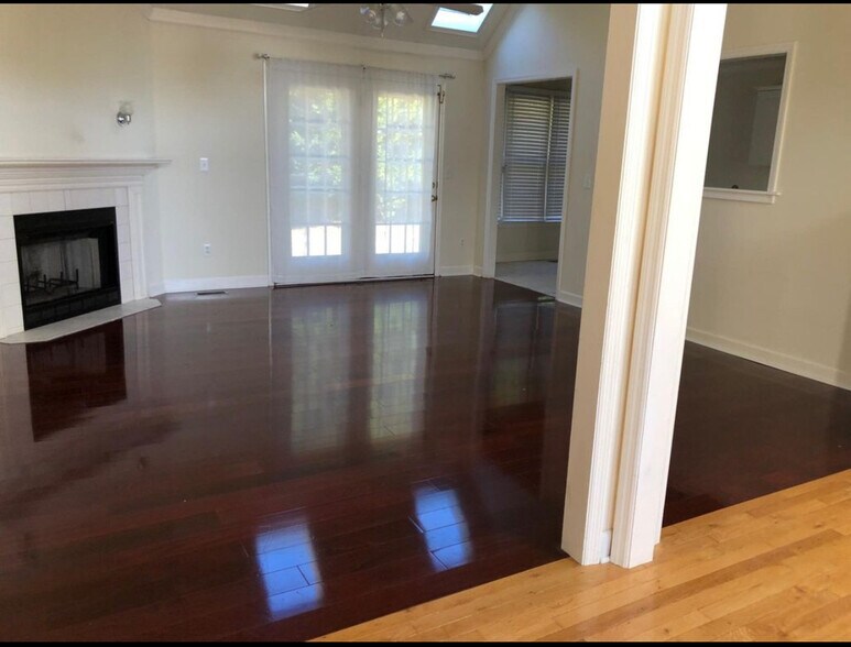 Building Photo - 3 Willow Tree Ct