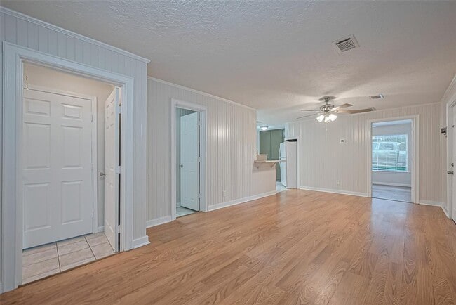 Building Photo - 1372 W Pine Lake Cir