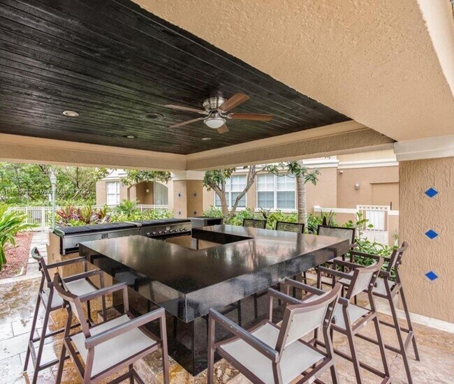 Building Photo - 19501 E Country Club Dr