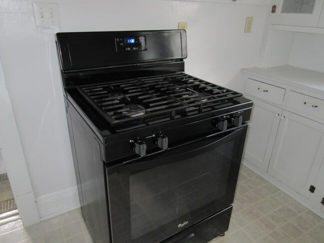 Building Photo - 2615 Taylor Ave