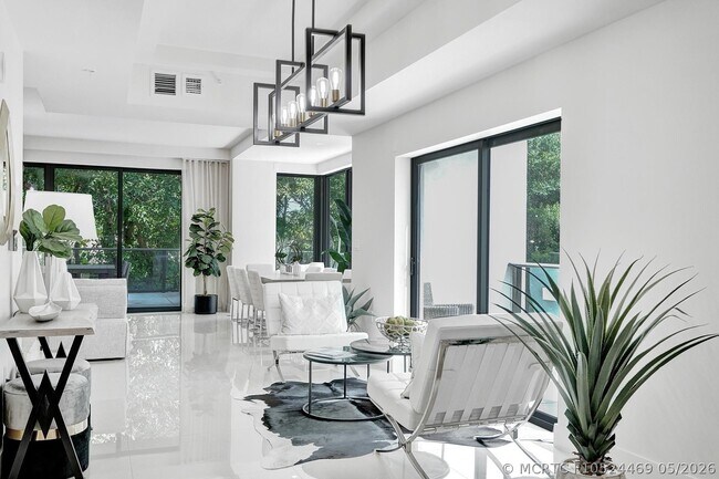 Building Photo - 3040 N Ocean Blvd