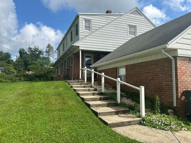 Building Photo - 1300 Chapel Dr