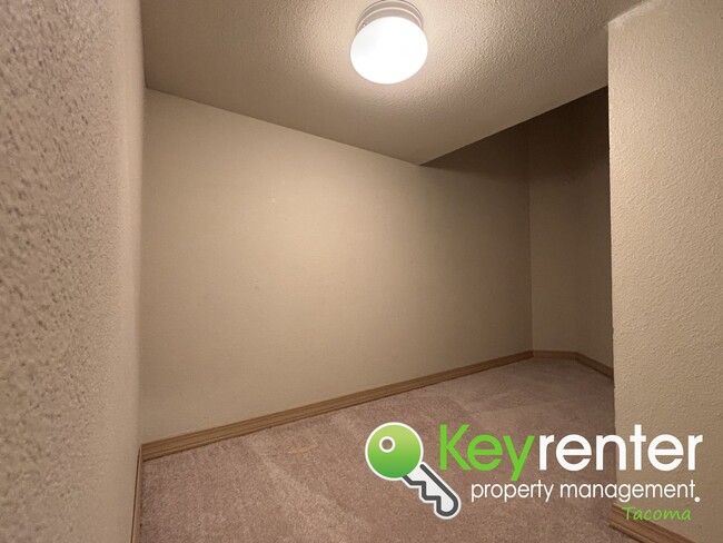 Building Photo - $200 Off First Month’s Rent - Beautiful Ho...