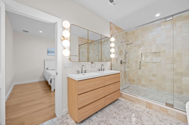 Building Photo - 4437 N Whipple St