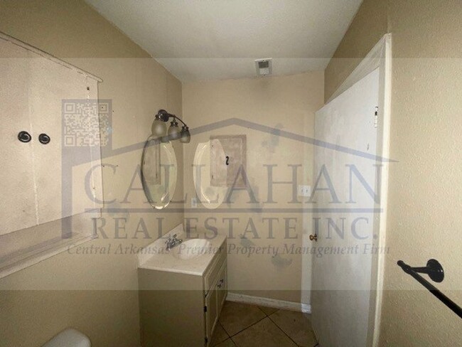 Building Photo - NLR One Bedroom Duplex