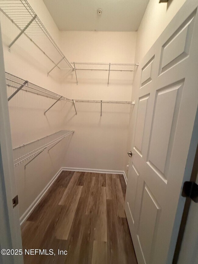 Building Photo - 7063 Deer Lodge Cir
