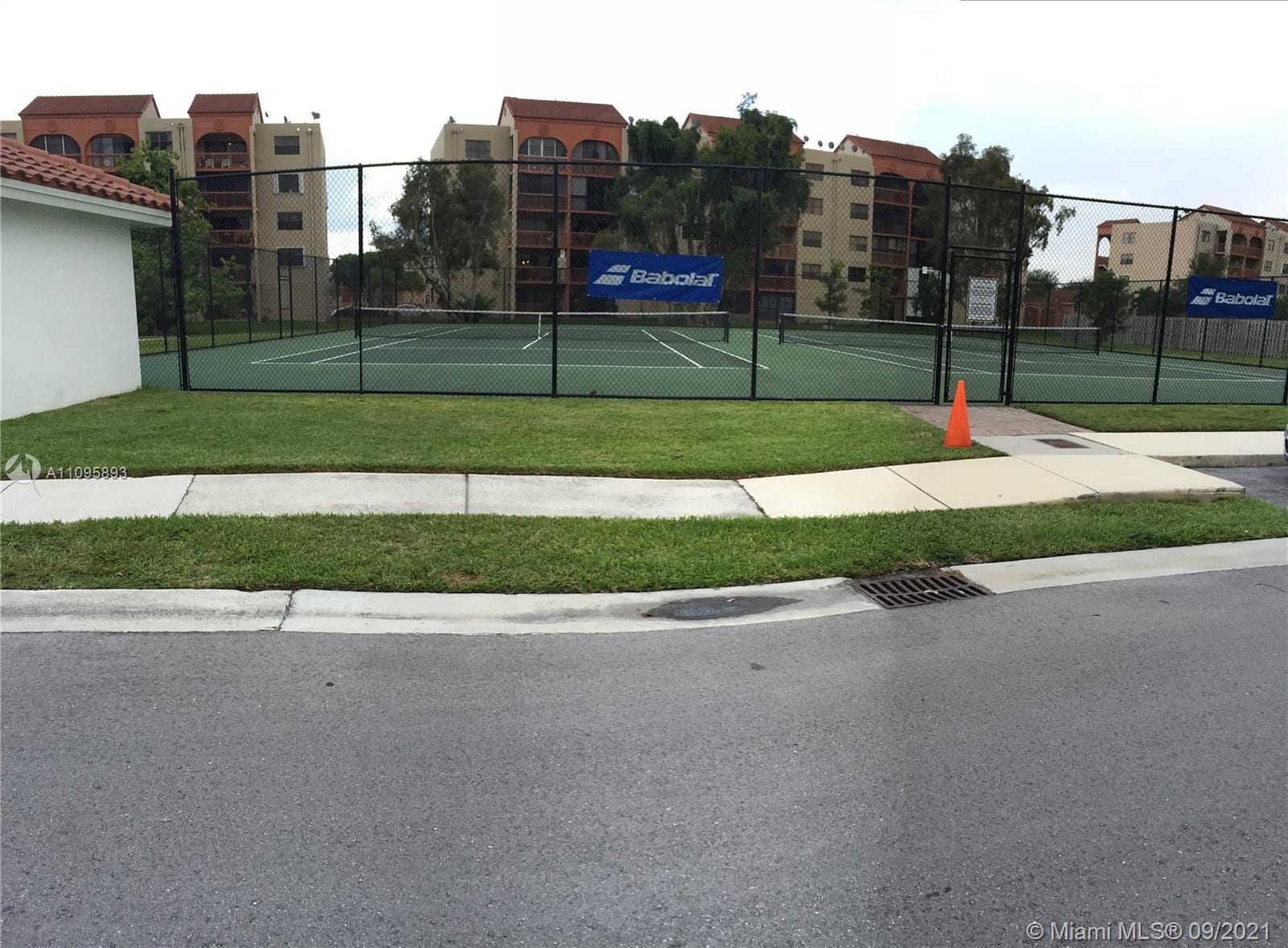 Building Photo - 990 NW 99th Ct