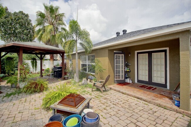 Building Photo - 2120 Falkner Rd