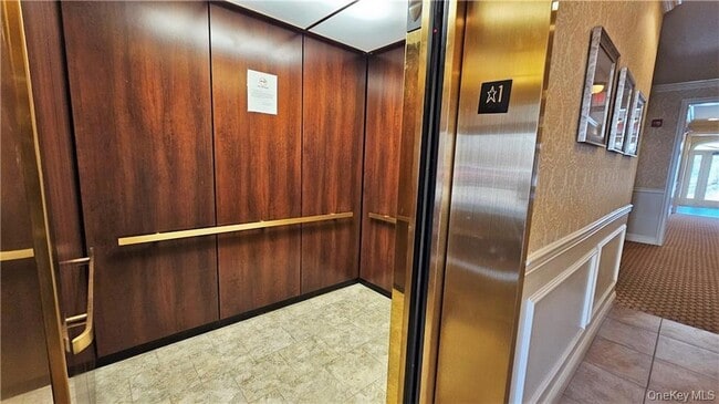 Building Photo - 216 Canter Ct