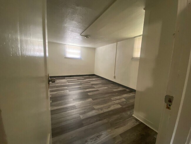 Building Photo - Viking Properties, LLC Duplex