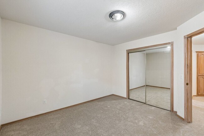Building Photo - 2725 Blue Quail Pass