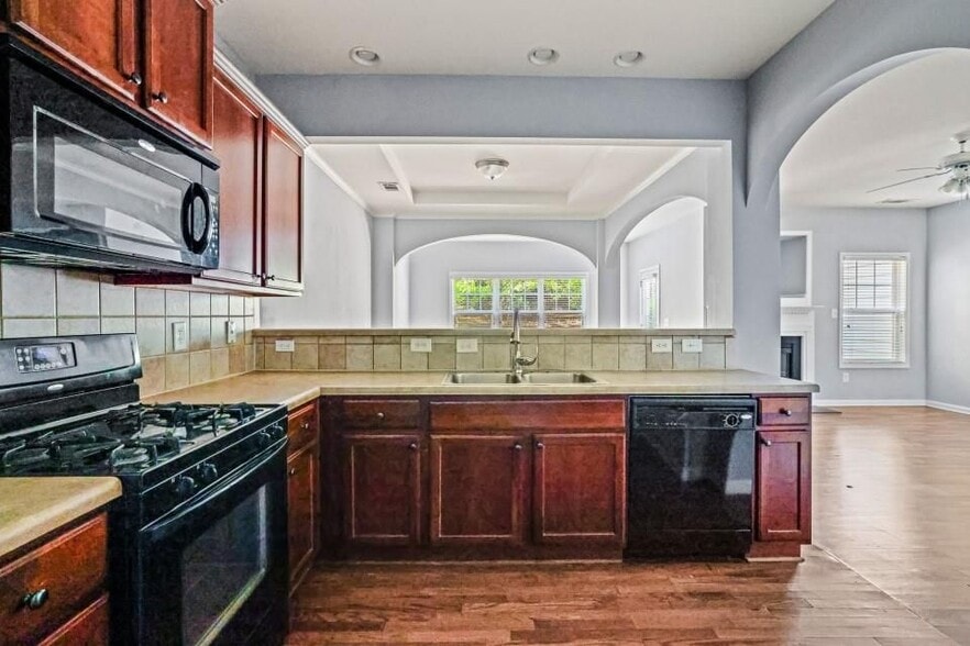 Building Photo - 2892 Cross Creek Dr