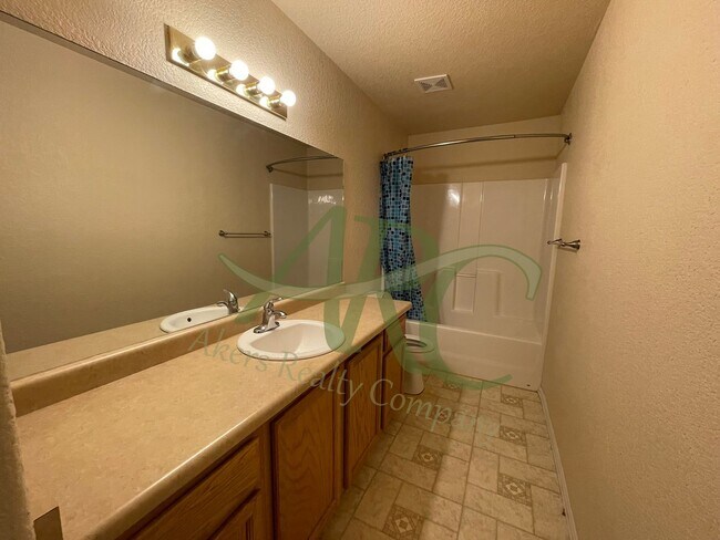 Building Photo - 746 S Legend Ln