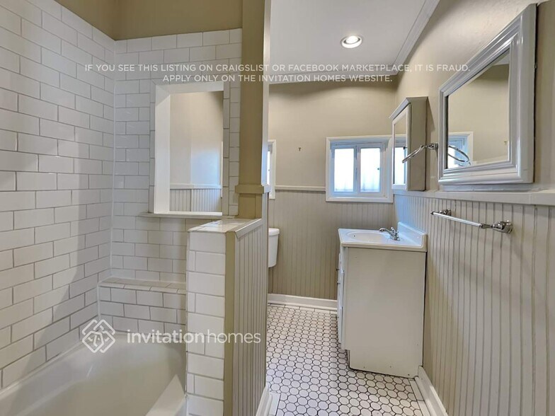 Building Photo - 3003 Hillcrest Dr