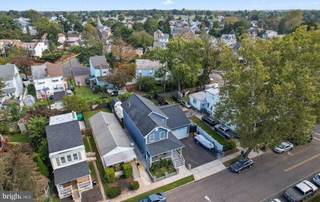 Building Photo - 234 Howell St