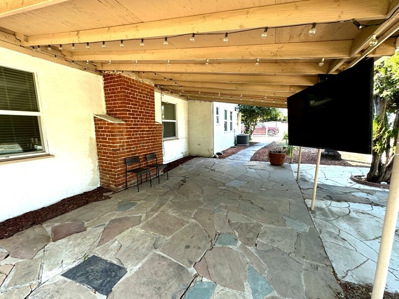 Building Photo - 10847 Balboa Blvd