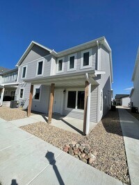 Building Photo - Beautiful 3 Bedroom Townhome in South Bismarck!