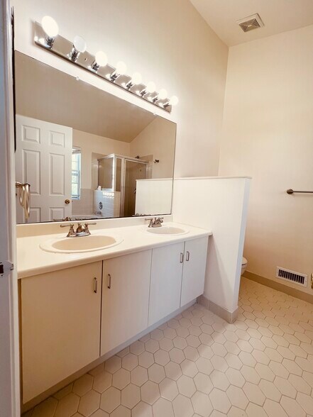 Master Bathroom - 25 Balboa Ln