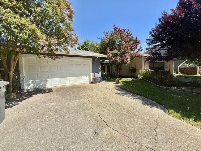 Building Photo - Furnished!! - One story gem in North Davis