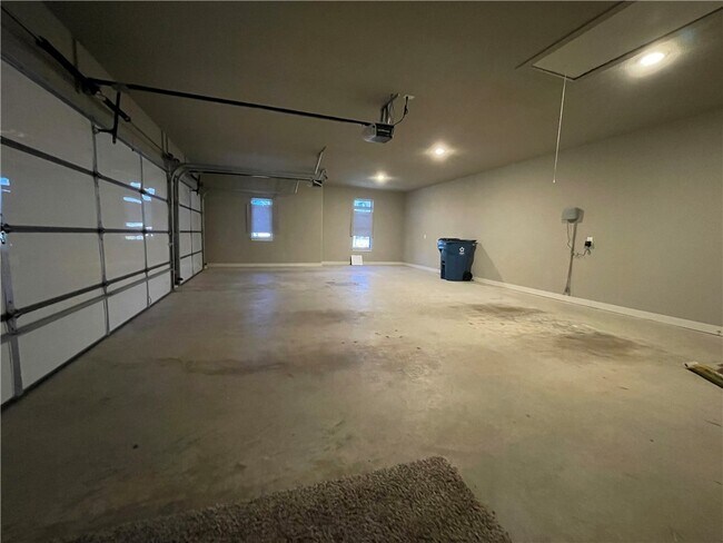 Building Photo - 3003 SW Satinwood Ave