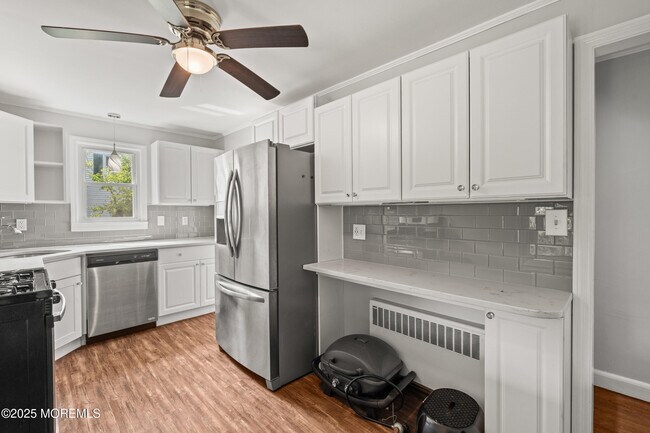 Building Photo - 324 Cedar Ave