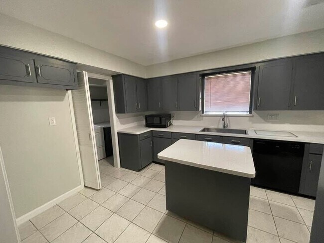 Building Photo - 11002 Segrest Dr