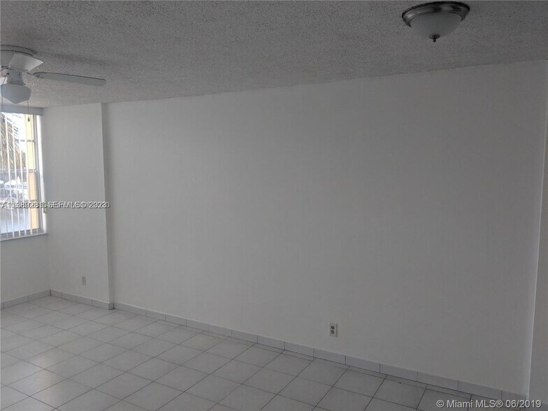 Building Photo - 2741 Taft St