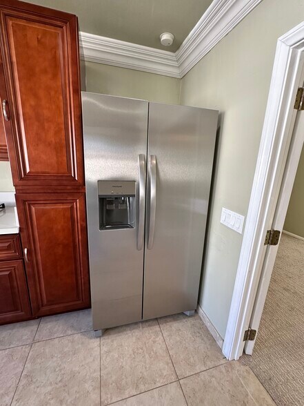 Building Photo - 6563 Park Ridge Blvd