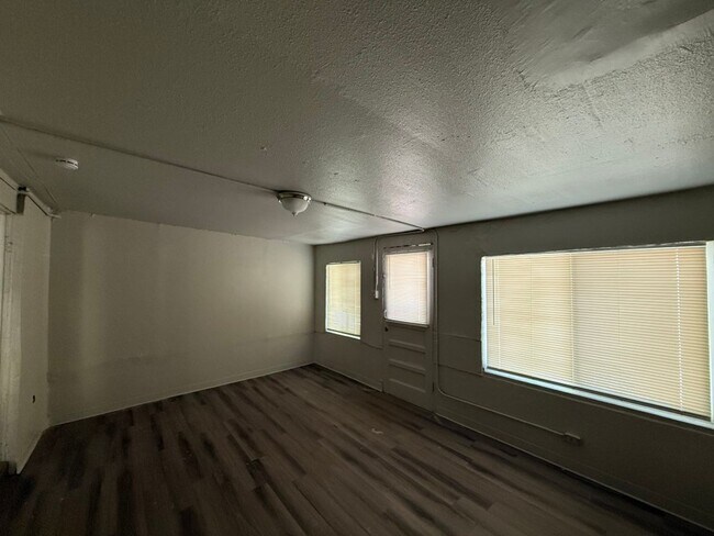 Building Photo - 1021 Myrtle Ave