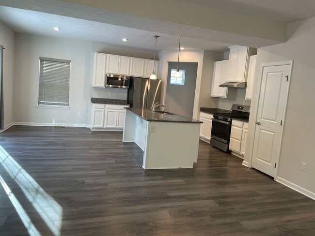 Building Photo - Beautiful 5 bedroom home built in 2022