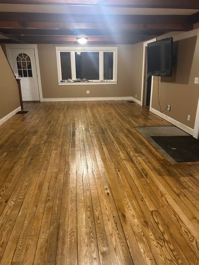 Building Photo - 293 Bear Hill Rd