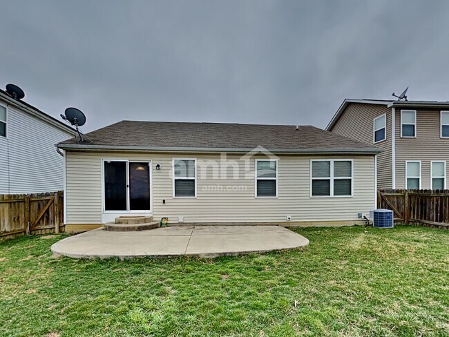 Building Photo - 490 Hemhill Dr