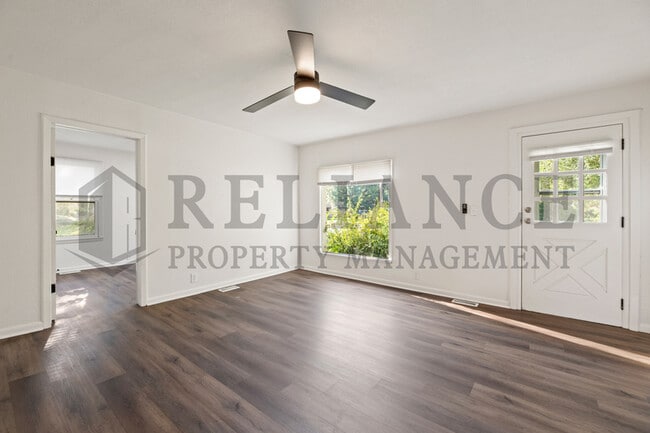 Building Photo - 301 N Spruce St