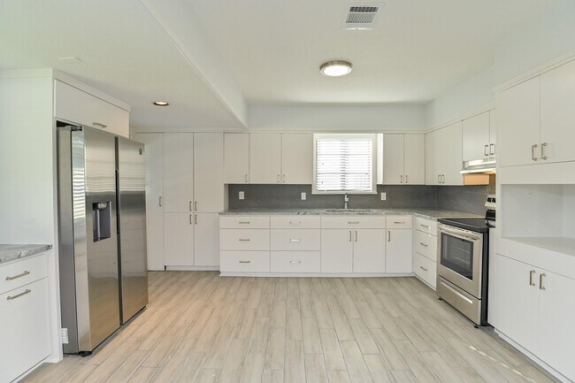 Building Photo - 3742 Charleston St