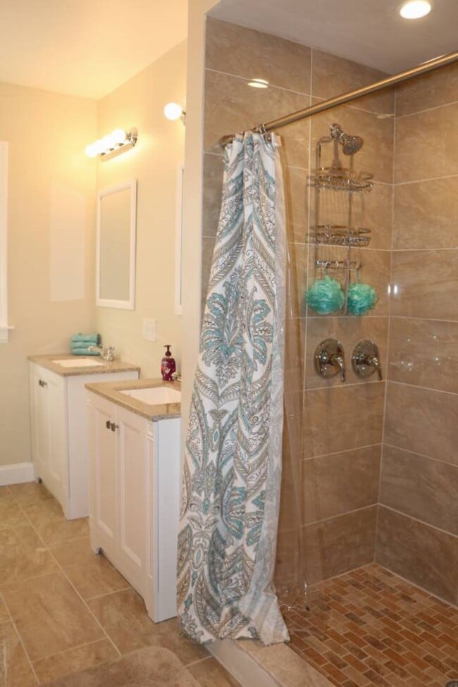 Building Photo - Luxurious 3-bedroom apartment near PC/JWU (AVAILABLE 9/1/2026)