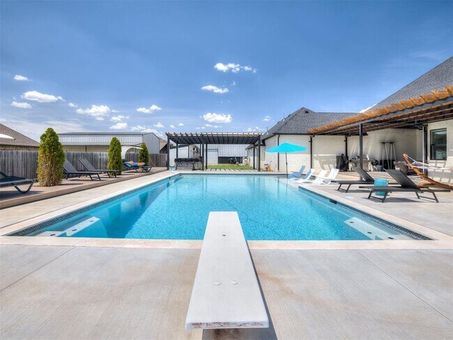 Building Photo - 4001 Timber Valley Dr