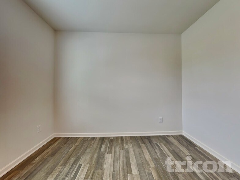 Building Photo - 210 Coventry Ct