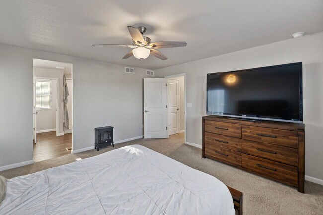 Building Photo - 5137 Blue Lunar Ln